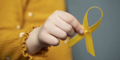 child-holding-yellow-ribbon (2)